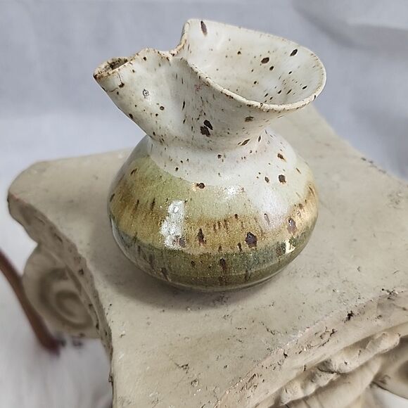 Pinched Speckled Pottery Vase - Picture 2 of 9